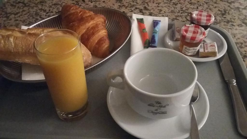 Hotel Restaurant Les 3 Chenes Fréjus Eksteriør billede