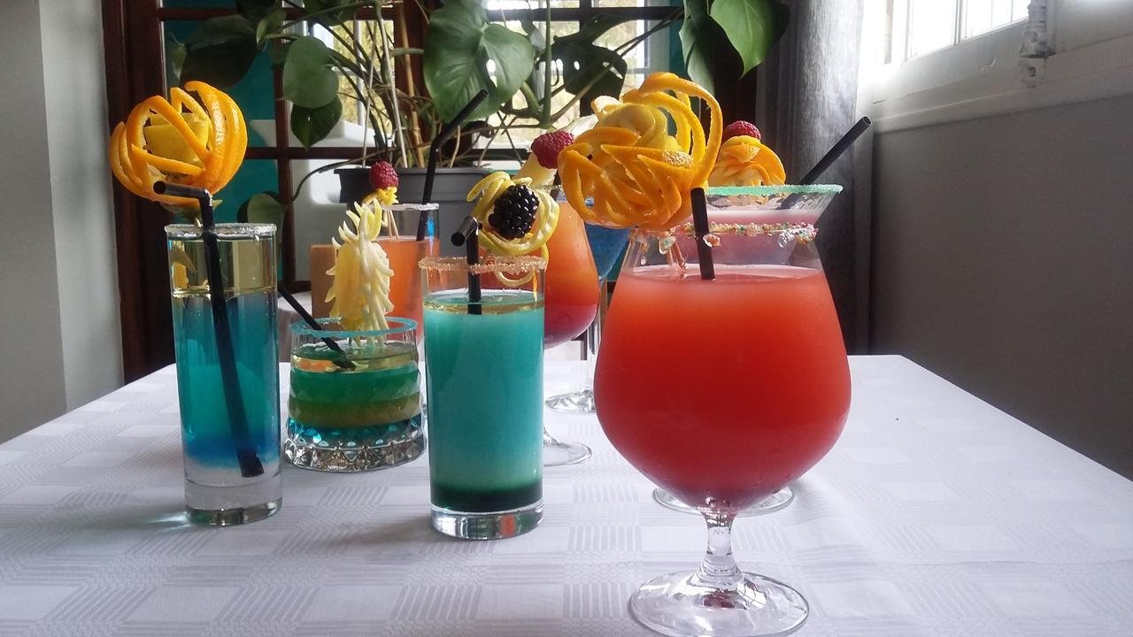 Hotel Restaurant Les 3 Chenes Fréjus Eksteriør billede