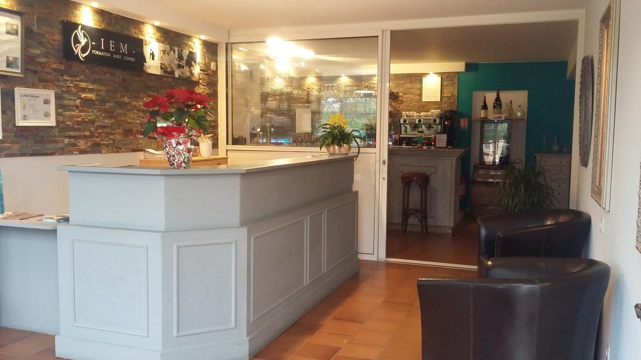 Hotel Restaurant Les 3 Chenes Fréjus Eksteriør billede