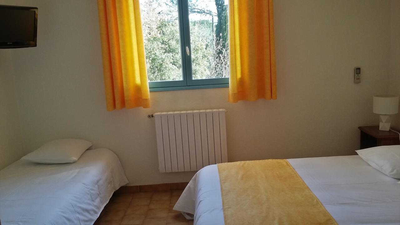 Hotel Restaurant Les 3 Chenes Fréjus Eksteriør billede