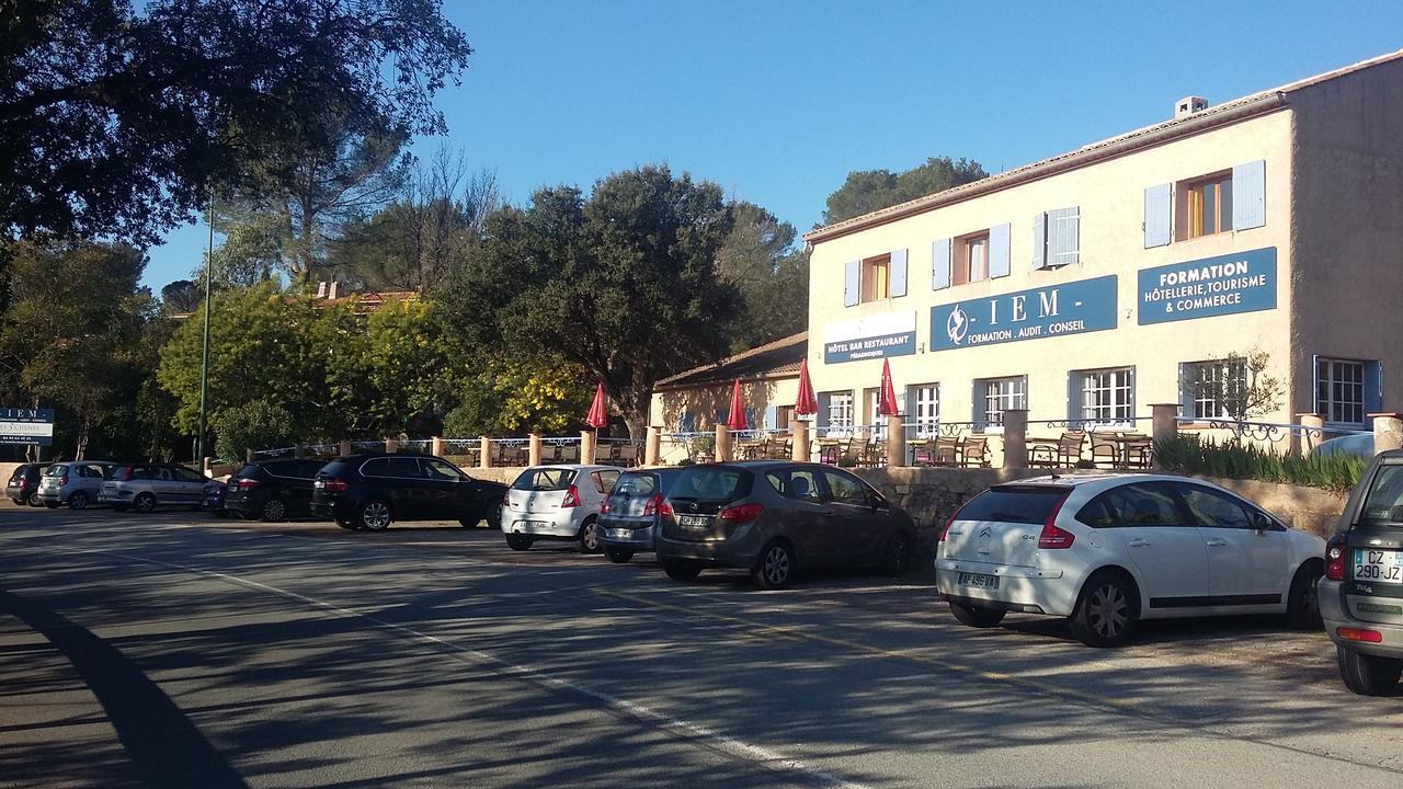 Hotel Restaurant Les 3 Chenes Fréjus Eksteriør billede
