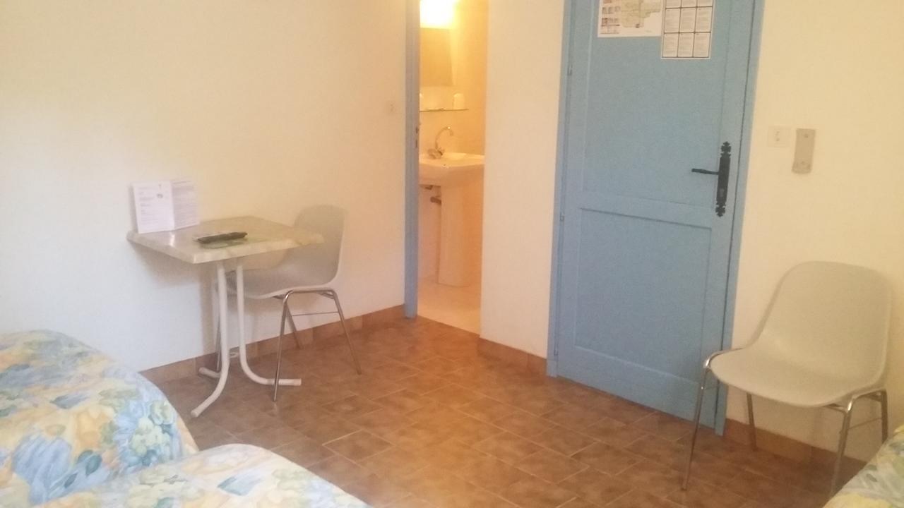 Hotel Restaurant Les 3 Chenes Fréjus Eksteriør billede